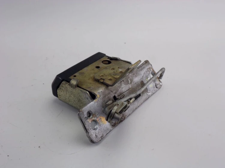 ZAMEK KLAPY BAGAŻNIKA OPEL CORSA B 1.0