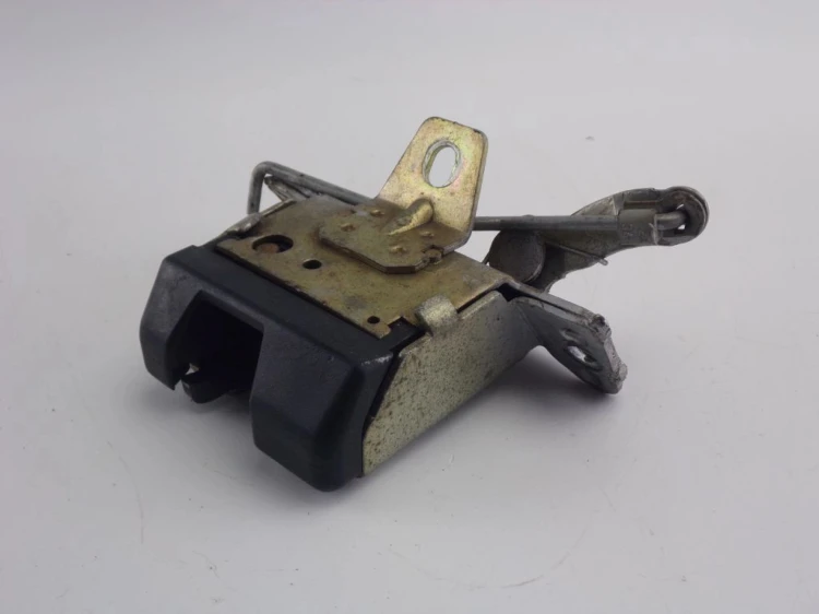 ZAMEK KLAPY BAGAŻNIKA OPEL CORSA B 1.0