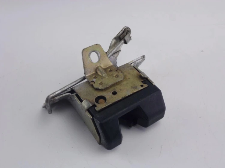 ZAMEK KLAPY BAGAŻNIKA OPEL CORSA B 1.0