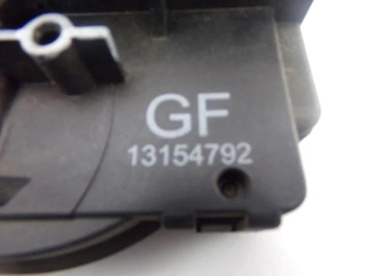 ZAMEK DRZWI PRAWY PRZÓD OPEL MERIVA A (2002-2010) 1.6 16V 13154792