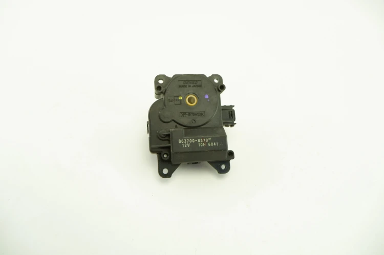 SILNICZEK NAGRZEWNICY TOYOTA AURIS 07-09 2.0 D4D 063700-8320