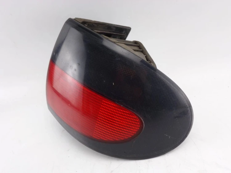 LAMPA PRAWY TYŁ RENAULT MEGANE I (1996-1999) 1.6 BENZ LAMPA PRAWA TYLNA