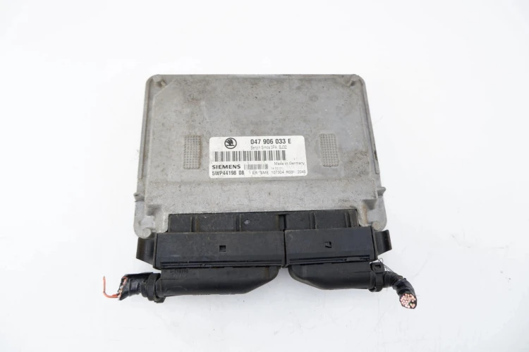 ZESTAW STARTOWY SKODA FABIA I 6Y 1.4 mpi 047906033E