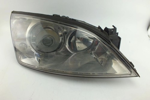 LAMPA PRAWY PRZÓD FORD MONDEO MK3 (2001-2007)