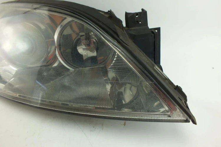 LAMPA PRAWY PRZÓD FORD MONDEO MK3 (2001-2007)