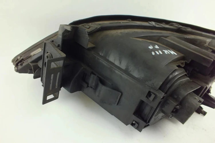 LAMPA PRAWY PRZÓD FORD MONDEO MK3 (2001-2007)