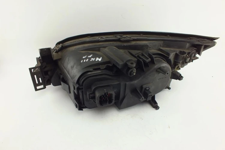 LAMPA PRAWY PRZÓD FORD MONDEO MK3 (2001-2007)