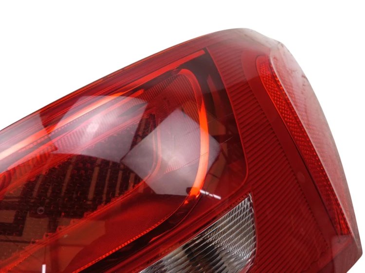 LAMPA PRAWY TYŁ AUDI Q5 8R (2008-2012) 2.0 TDI 143KM 8R0945094