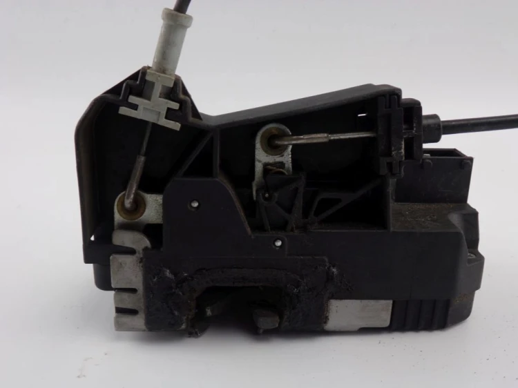 ZAMEK DRZWI PRAWY PRZÓD OPEL CORSA C 1.0 12V