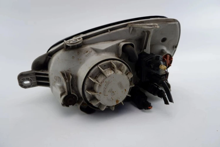 LAMPA PRAWY PRZÓD HYUNDAI SANTA FE (2000-2006)
