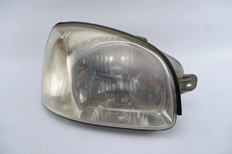 LAMPA PRAWY PRZÓD HYUNDAI SANTA FE (2000-2006)