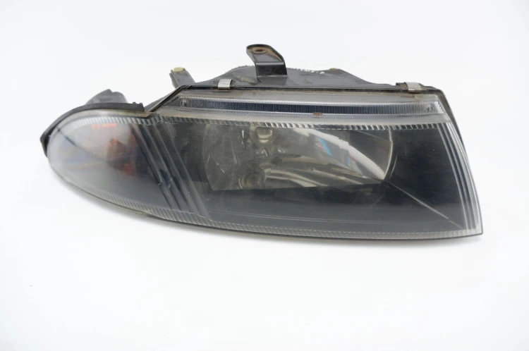 LAMPA PRAWY PRZÓD MITSUBISHI CARISMA 1.8 GDI