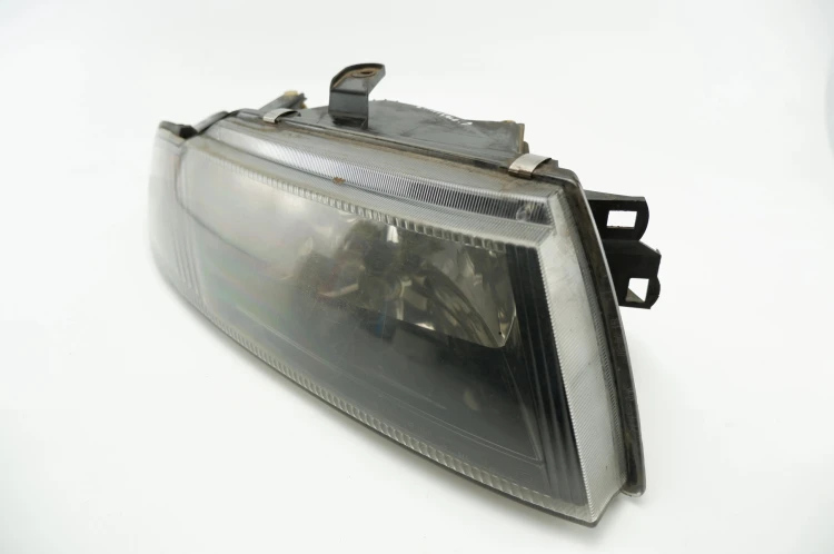 LAMPA PRAWY PRZÓD MITSUBISHI CARISMA 1.8 GDI
