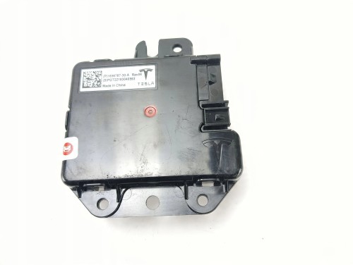 MODUŁ USB TESLA MODEL Y (2019-) LONG RANGE DUAL MOTOR 351KM 1656787-30-A