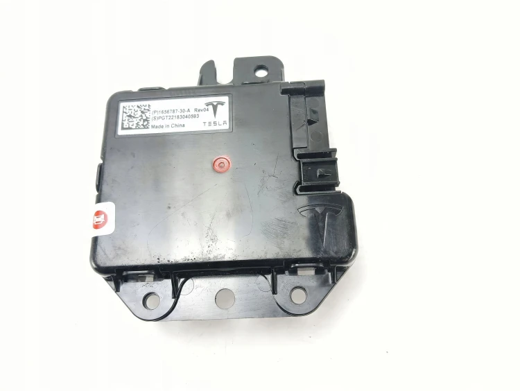 MODUŁ USB TESLA MODEL Y (2019-) LONG RANGE DUAL MOTOR 351KM 1656787-30-A