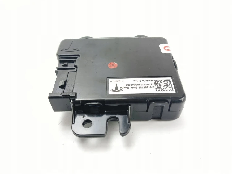 MODUŁ USB TESLA MODEL Y (2019-) LONG RANGE DUAL MOTOR 351KM 1656787-30-A