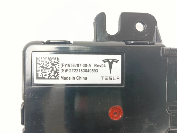 MODUŁ USB TESLA MODEL Y (2019-) LONG RANGE DUAL MOTOR 351KM 1656787-30-A
