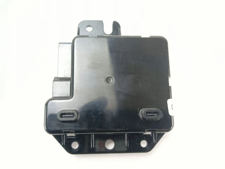 MODUŁ USB TESLA MODEL Y (2019-) LONG RANGE DUAL MOTOR 351KM 1656787-30-A