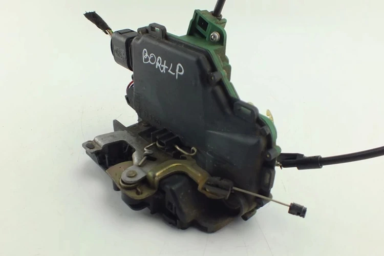 ZAMEK DRZWI LEWY PRZÓD VOLKSWAGEN BORA (1998-2005) 2.0 8V