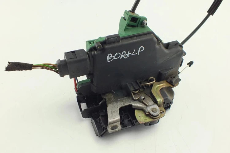 ZAMEK DRZWI LEWY PRZÓD VOLKSWAGEN BORA (1998-2005) 2.0 8V