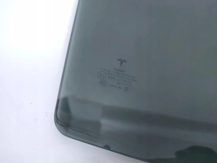 SZYBA DRZWI PRAWY TYŁ TESLA MODEL Y (2019-) LONG RANGE DUAL MOTOR 351KM