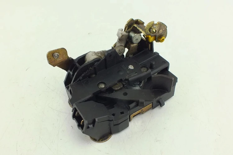 ZAMEK DRZWI LEWY TYŁ RENAULT LAGUNA I LIFT 1.8 16V