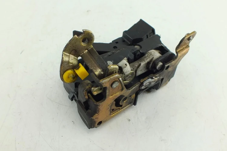 ZAMEK DRZWI LEWY TYŁ RENAULT LAGUNA I LIFT 1.8 16V