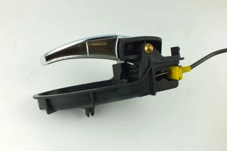 ZAMEK DRZWI PRAWY PRZÓD FORD FOCUS MK1 1.8 TDCI
