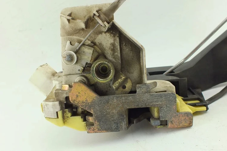 ZAMEK DRZWI PRAWY PRZÓD FORD FOCUS MK1 1.8 TDCI