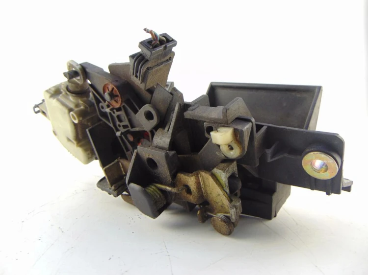 ZAMEK KLAPY BAGAŻNIKA AUDI A6 C5 4B0827565