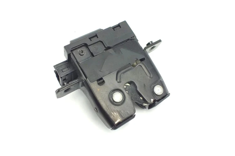 ZAMEK KLAPY BAGAŻNIKA NISSAN QASHQAI LIFT (2009-2013) 1.5 dci