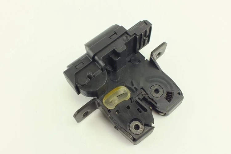 ZAMEK KLAPY BAGAŻNIKA NISSAN QASHQAI LIFT (2009-2013) 1.5 dci
