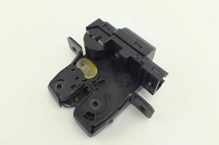 ZAMEK KLAPY BAGAŻNIKA NISSAN QASHQAI LIFT (2009-2013) 1.5 dci