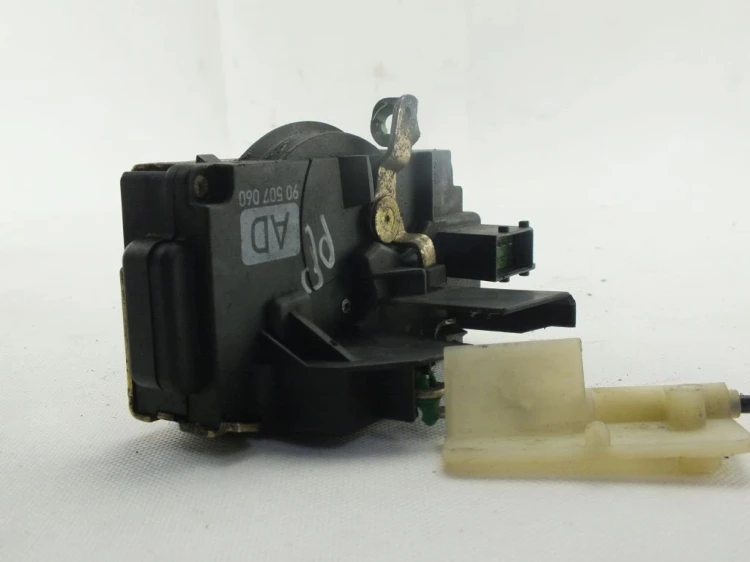 ZAMEK DRZWI PRAWY PRZÓD OPEL VECTRA B 1.6 16V 90507060