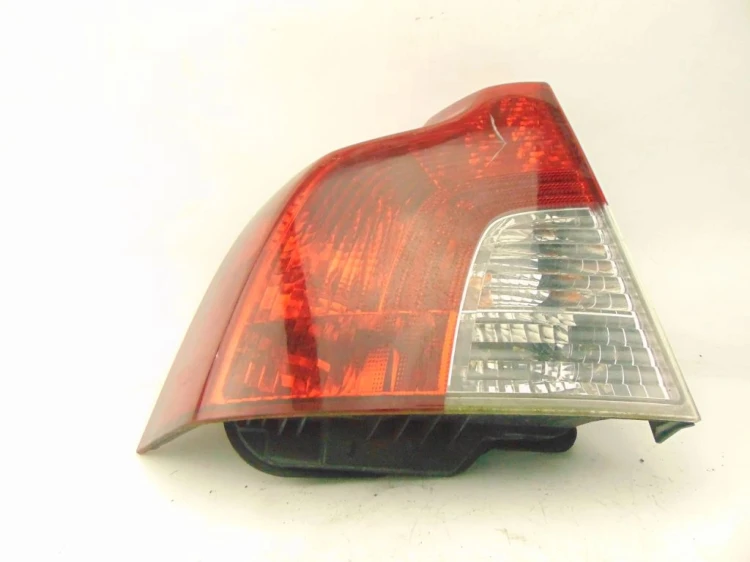 LAMPA LEWY TYŁ VOLVO S40 II (2004-2012) 1.6 D