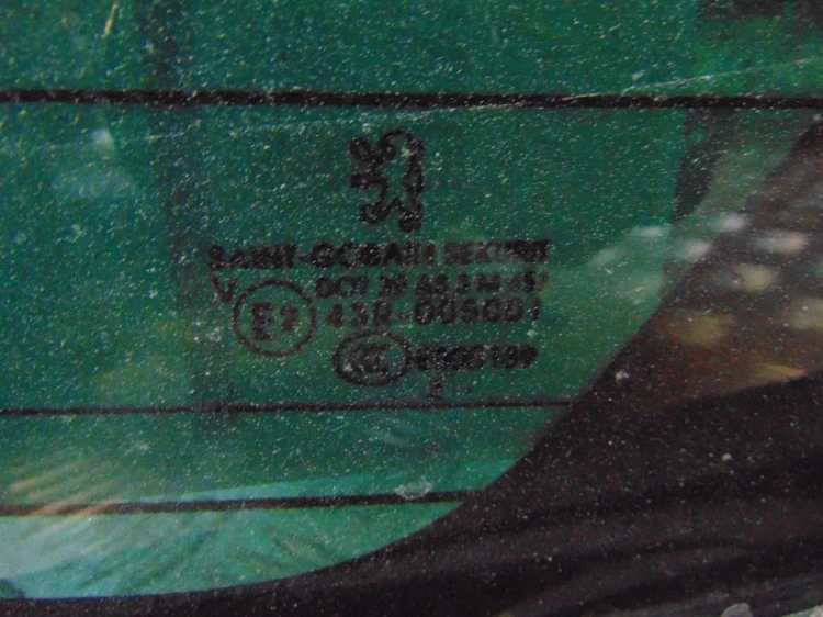SZYBA TYŁ UCHYLNA PEUGEOT 407 (2004-2008)