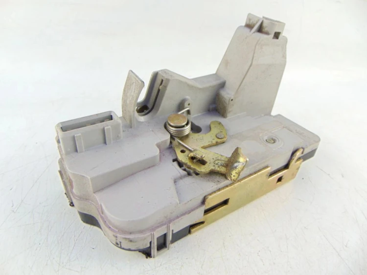 ZAMEK DRZWI PRAWY TYŁ PEUGEOT 307 (2001-2005) 1.6 16V