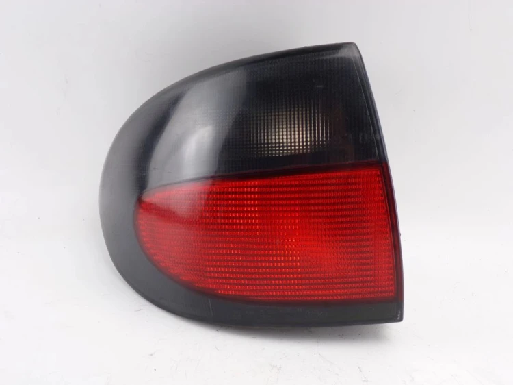 LAMPA LEWY TYŁ RENAULT MEGANE I (1996-1999) 1.6 BENZ LAMPA LEWA TYLNA