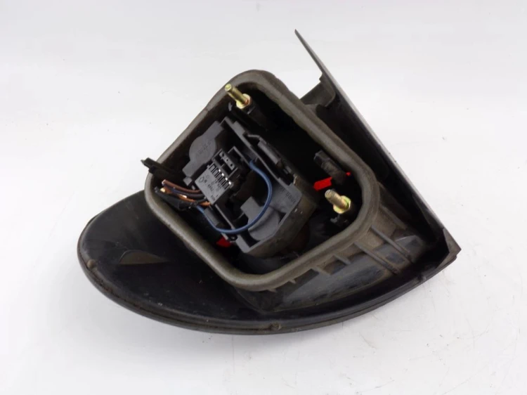 LAMPA LEWY TYŁ RENAULT MEGANE I (1996-1999) 1.6 BENZ LAMPA LEWA TYLNA