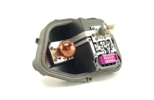 WKŁAD LAMPY LEWY TYŁ RENAULT MEGANE III (2008-2011) 1.9 DCI 130KM 89076150