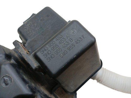 ZBIORNICZEK SPRYSKIWACZY VOLKSWAGEN TIGUAN I 5N LIFT (2011-2016) 2.0 TDI 17