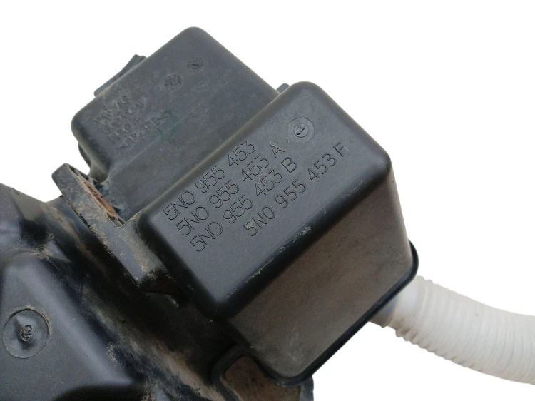 ZBIORNICZEK SPRYSKIWACZY VOLKSWAGEN TIGUAN I 5N LIFT (2011-2016) 2.0 TDI 17