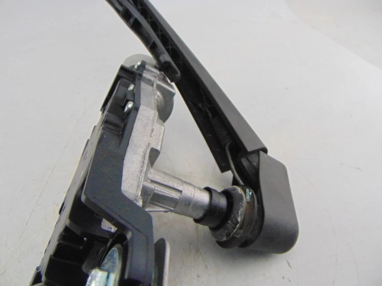 MECHANIZM WYCIERACZKI TYŁ MAZDA 3 I (2003-2009) 2.0 16V BEN 0390201588