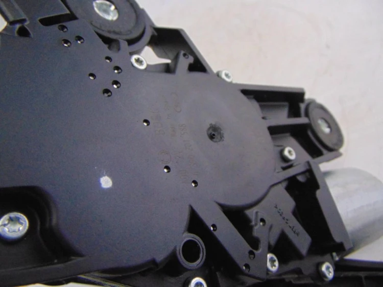 MECHANIZM WYCIERACZKI TYŁ MAZDA 3 I (2003-2009) 2.0 16V BEN 0390201588