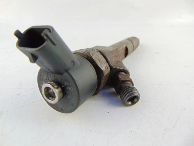WTRYSKIWACZ RENAULT LAGUNA II LIFT (2005-2007) 8200100272