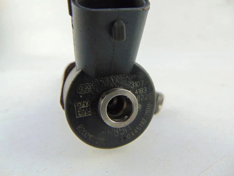WTRYSKIWACZ RENAULT LAGUNA II LIFT (2005-2007) 8200100272