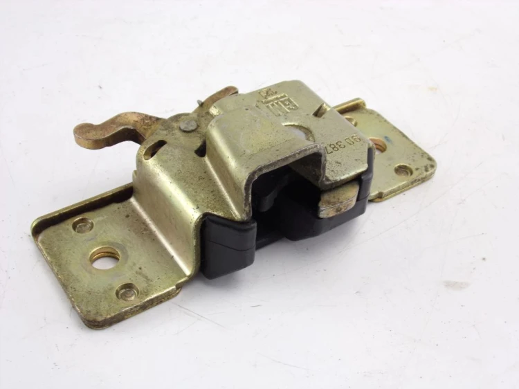 ZAMEK KLAPY BAGAŻNIKA OPEL TIGRA 1.6 16V 90387848