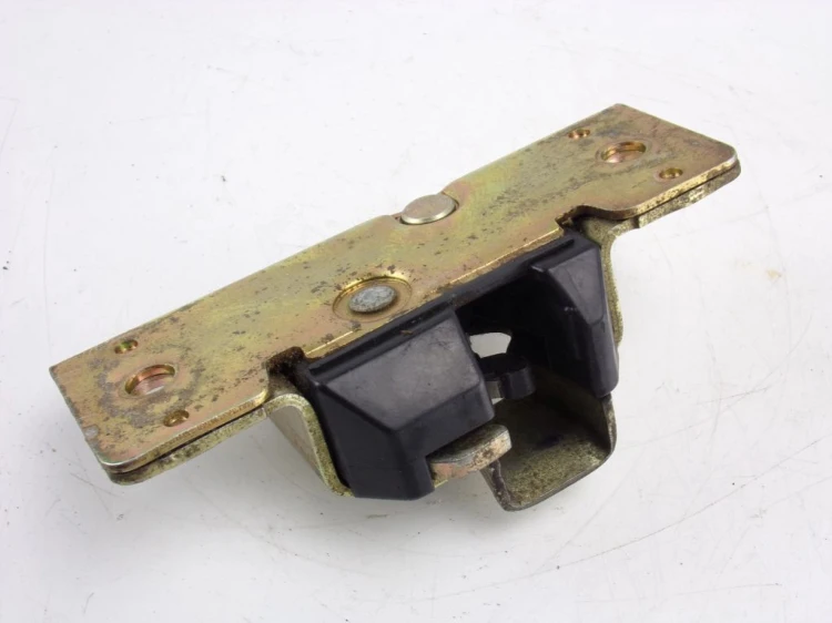ZAMEK KLAPY BAGAŻNIKA OPEL TIGRA 1.6 16V 90387848