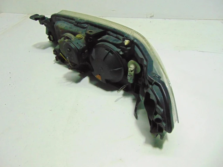 LAMPA PRAWY PRZÓD RENAULT LAGUNA II (2001-2005) 2.0 DCI