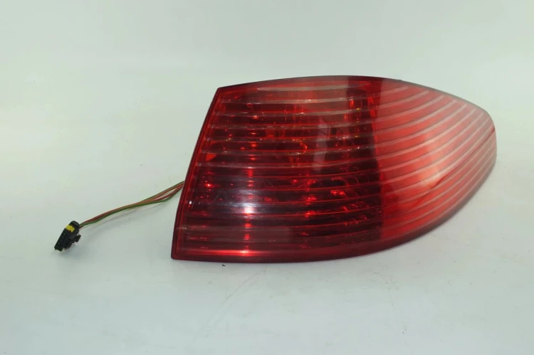 LAMPA PRAWY TYŁ PEUGEOT 607 (1999-2004)